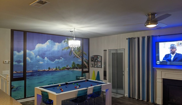 Atlanta Suburban Townhouse with Hot Tub & Pool Table! - Woodstock, GA