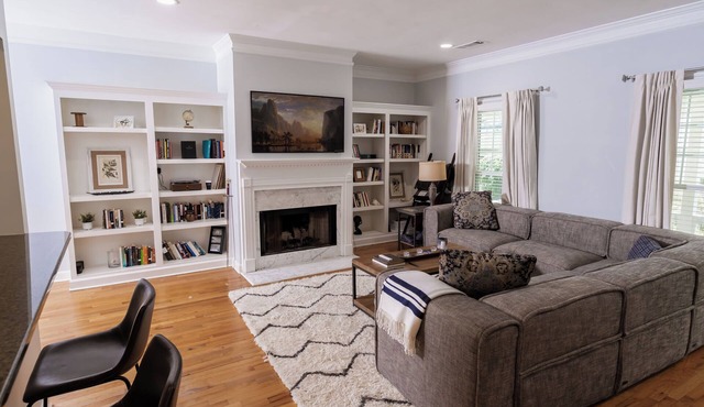 Atlanta Worldcup Retreat Private Porch, 5 bedrooms, gym near Mercedes Benz