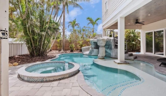 Atlantis Beach House~Water Slide, Heated Pool/Spa!