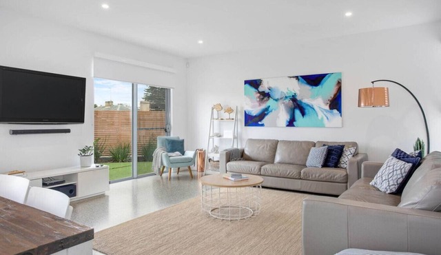 Atlantis—Coastal Retreat near Horseshoe Bay