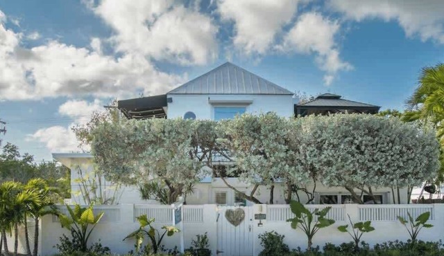 Atlantis House Suites