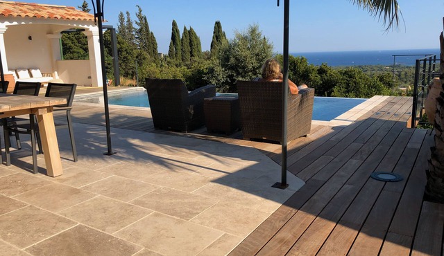 Atmospheric villa with nice sea view in a quiet green area