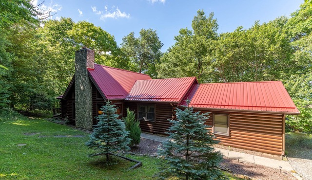 Atop Boone - Sleeping Loft, Pet Friendly, Jacuzzi Tub, large deck with great views!