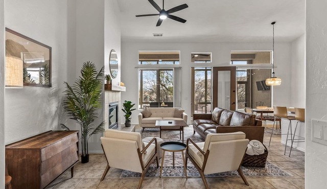 Attached game room! Spacious 4 BR Home near Sedona! Comm Pool/Spa!- Roper - S090