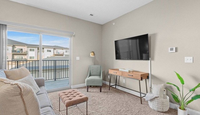 Attached Garage | Onsite Gym | Fast Wifi