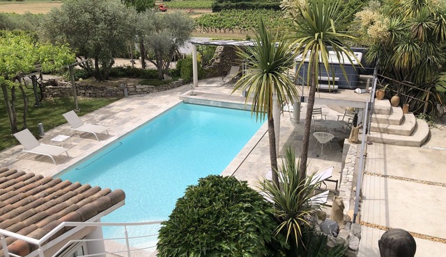 Attached villa on a calm property; village close to Montpellier