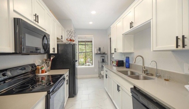 Attend the World Cup in Style. Wonderful 2-bedroom condo. Walk to NRG Stadium