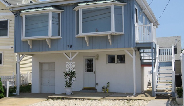 ATTENTION-Families & Retirees! 1 block to beach & boardwalk! Clean & Convenient!