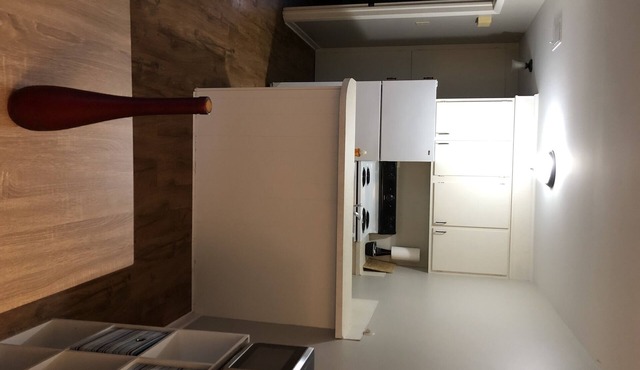 Attention traveling professionals! 1BR/1BA 30-day minimum rental