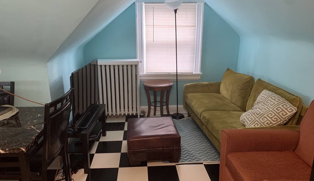 Attic Apartment in Leafy Roland Park