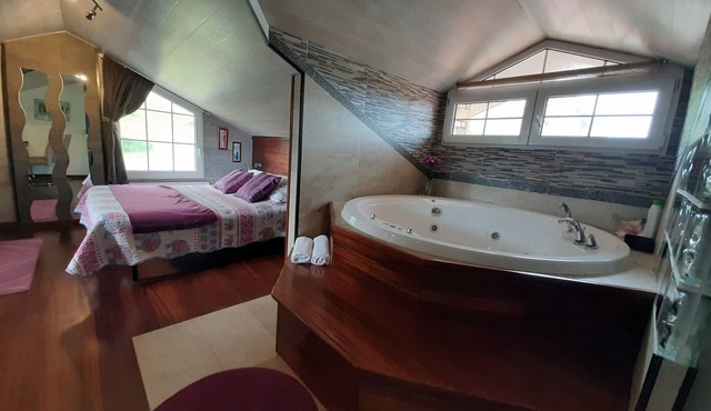 Attic-loft with Jaccuzy on Sonabia's beach and overlooking beach and Mountain