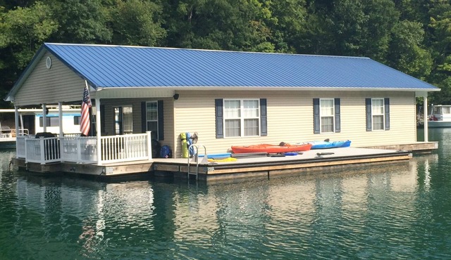 Attitude Adjustment Beautiful Floating Home on Scenic Norris Lake