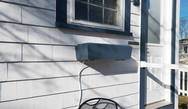 Attractive 1 bedroom cabin only 50 ft from beach