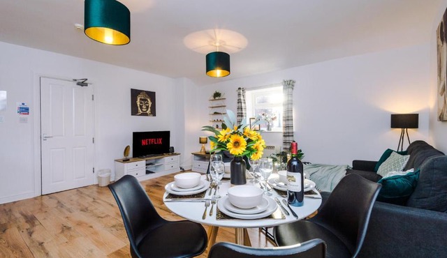 Attractive 2-Bed City Centre Apartment in Chester by 53 Degrees Property, Ideal for Groups & Professionals - Sleeps 5