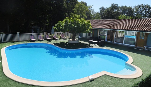 Attractive air-conditioned vacation home with pool 3 stars