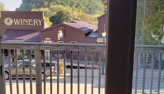 Attractive apartment, directly across from winery!