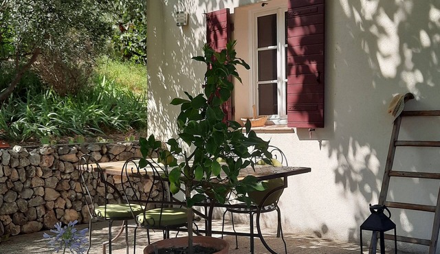 attractive country house in the heart of the Massif du Garlaban stunning .Vue