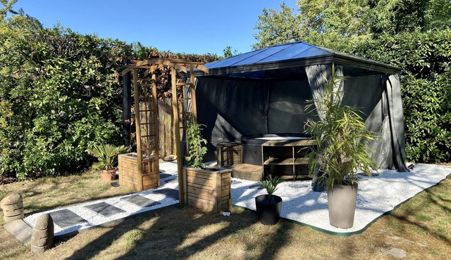 Attractive designer gîte with garden and jacuzzi, between Bordeaux and the Graves vineyards