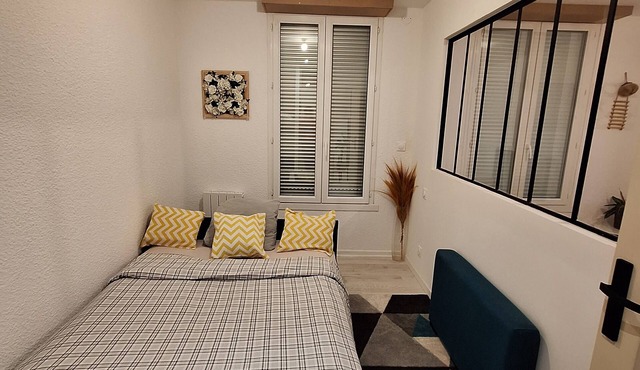 Attractive, renovated 2-room apartment by the lake