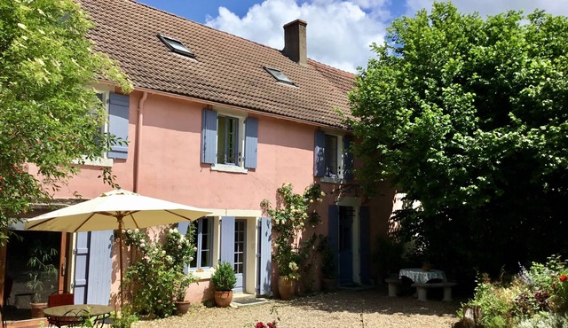 Attractive holiday home in central France