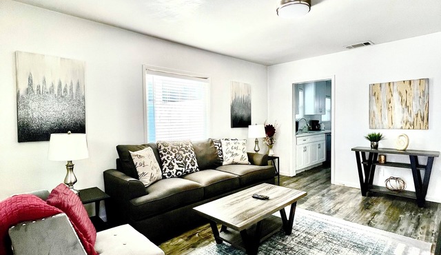 Attractive Large One Bedroom near Shops