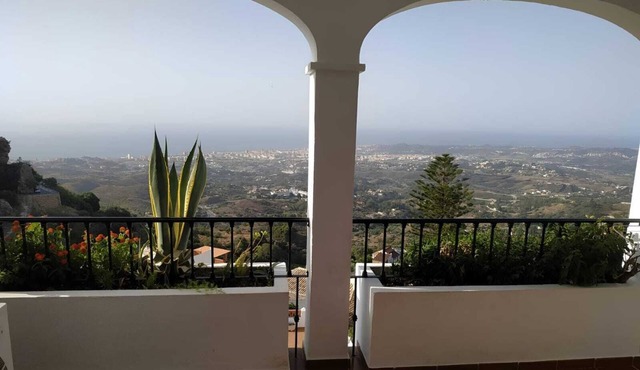 Attractive Penthouse Apartment with the most fabulous uninterupted views.