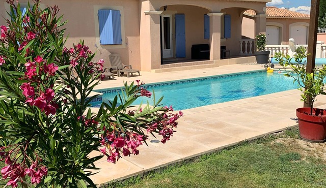 Attractive property with private pool in Mollege, Alpilles