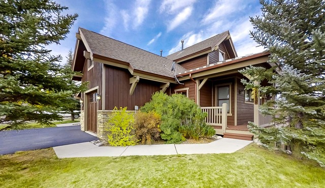 Attractive & Spacious Countryside Home w/Firepit, Private W/D, Free WiFi, Patio