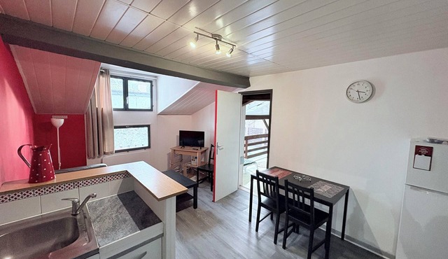 Attractive T2 38m² with private terrace in a quiet location not overlooked.