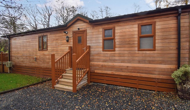 Attractive two bedroom, two bathroom lodge, with hot tub.