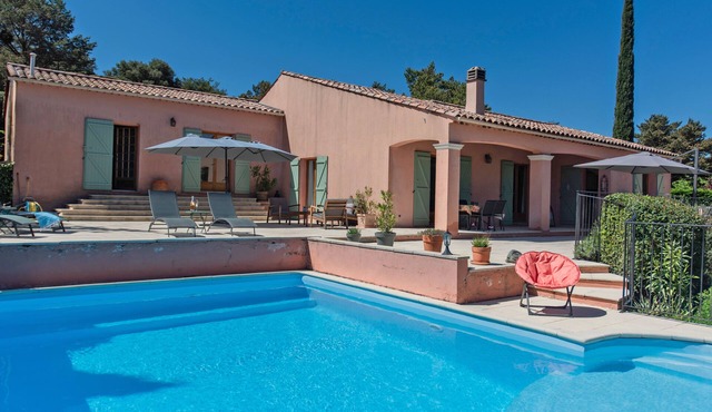 Attractive villa with private pool, tenniscourts