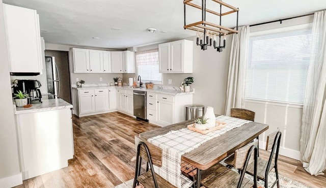 ATW Downtown | Lambeau | EAA | Spacious | Sleeps 9