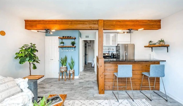{ATX BOHO CHIC Condo} W 6th St, Pool, Walk or Ride to Downtown, Zilker, and ACL