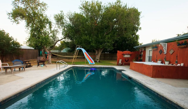 ATX Revive | Hot Moonlight Baths | 15 mins to DT | Pool | 14 guests