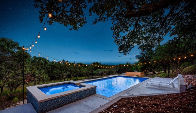 ATX Treehouse l Pool l Spa l Firepit Sleep 30