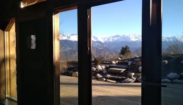 Atypical chalet with green roof at 1000 M, breathtaking mountain views!