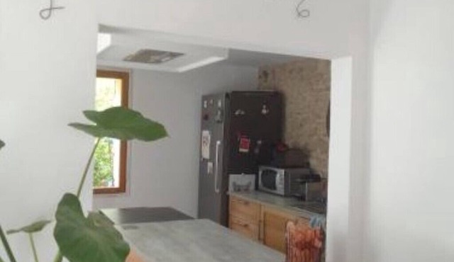 Atypical house in the heart of a village not overlooked Saint-Paulet-de-Caisson