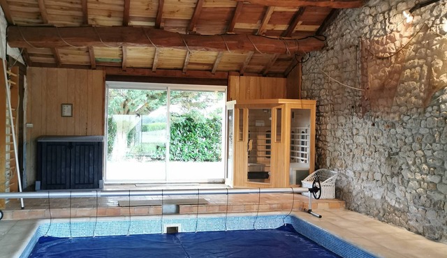 Atypical Charentais country house: Sauna and indoor pool