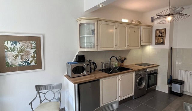 ATYPICAL AND ORIGINAL APARTMENT (2 Kitchens. 1 Bathroom. 1 Shower room. 2 WC)