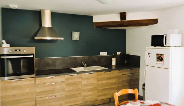 Atypical apartment in the heart of the village of Ars sur Formans, private parking space