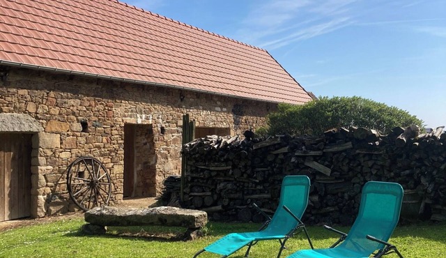 Atypical apartment in a farmhouse less than 100m from the sea
