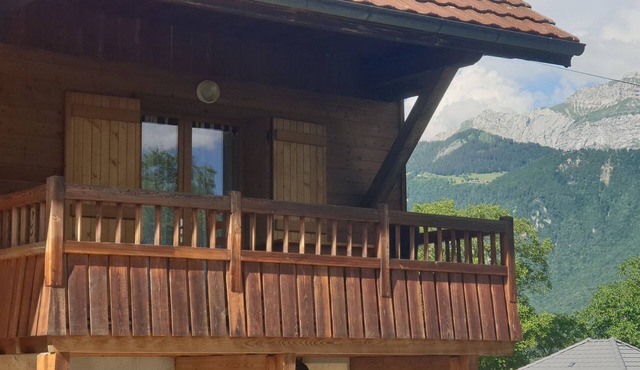 Atypical apartment near the lake (3 mns), mountains and resorts
