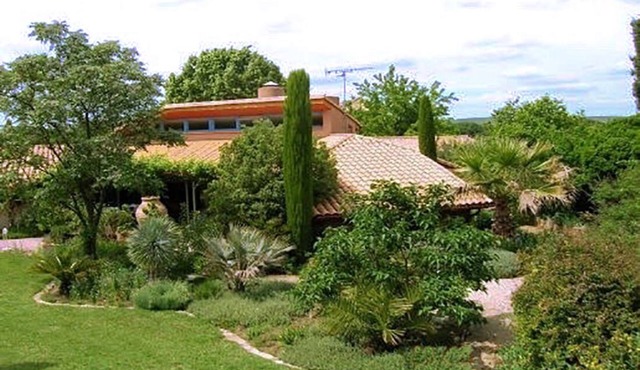 Atypical architect villa with large garden, superb pool area in Uzès