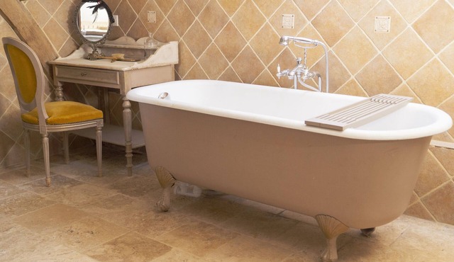 Atypical cottage "the family is in the wheat".