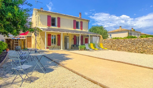 Atypical family village house 8-10 people