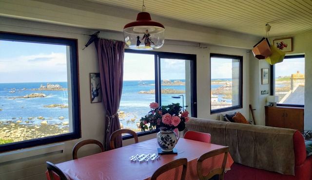 Atypical fisherman's house, breathtaking sea view of the Iroise Sea