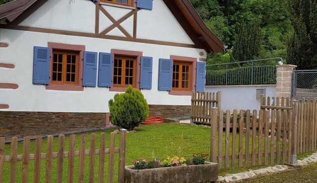 Atypical Cottage in the Chapel of the Miners