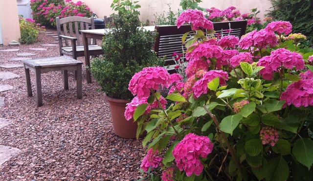 ATYPICAL GITE AT THE FRONT OF THE SEA