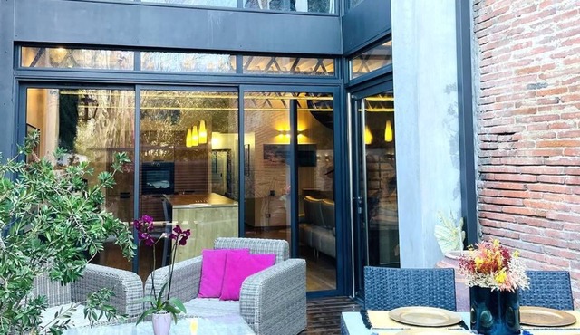Atypical house with terrace, courtyard, air conditioning and WIFI