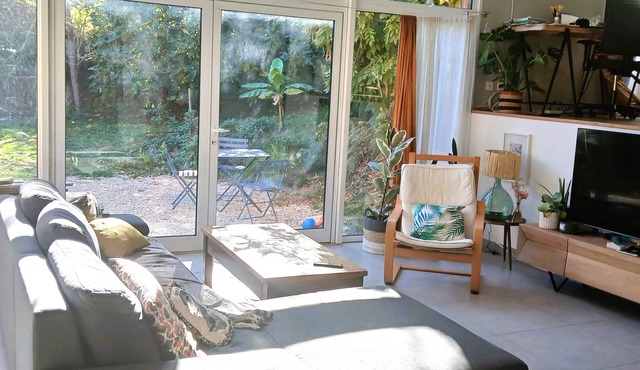 Atypical house in a green setting only 20 minutes from Nice